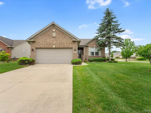 24140 Charlevoix St, Brownstown, MI 48134