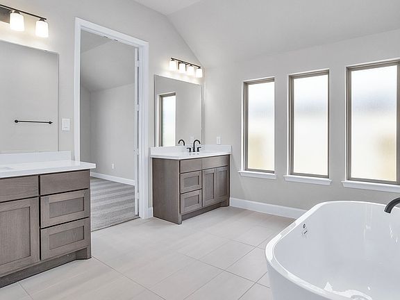 5th image of 15987 Mahogany Mist Dr