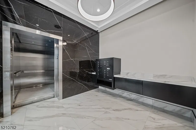 2 bed, 2.0 bath, $4,150 — Photo 3