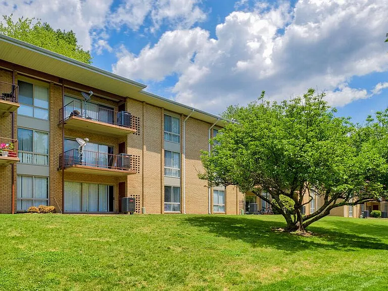 Lafayette Apartments — Photo 33