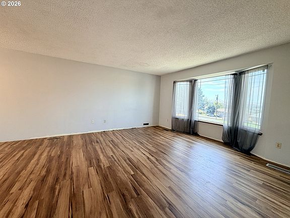 3rd image of 26 NE Nelson Dr