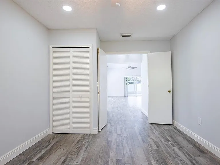 2390 Bentley Dr — Photo 34