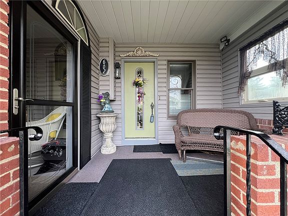 5th image of 602 Riverview Dr