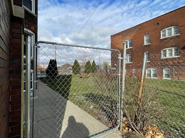 287 E Edsel Ford Fwy #1-8 — Photo 17