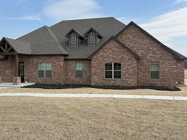 2045 E Rock Creek Rd, Tuttle, OK 73089