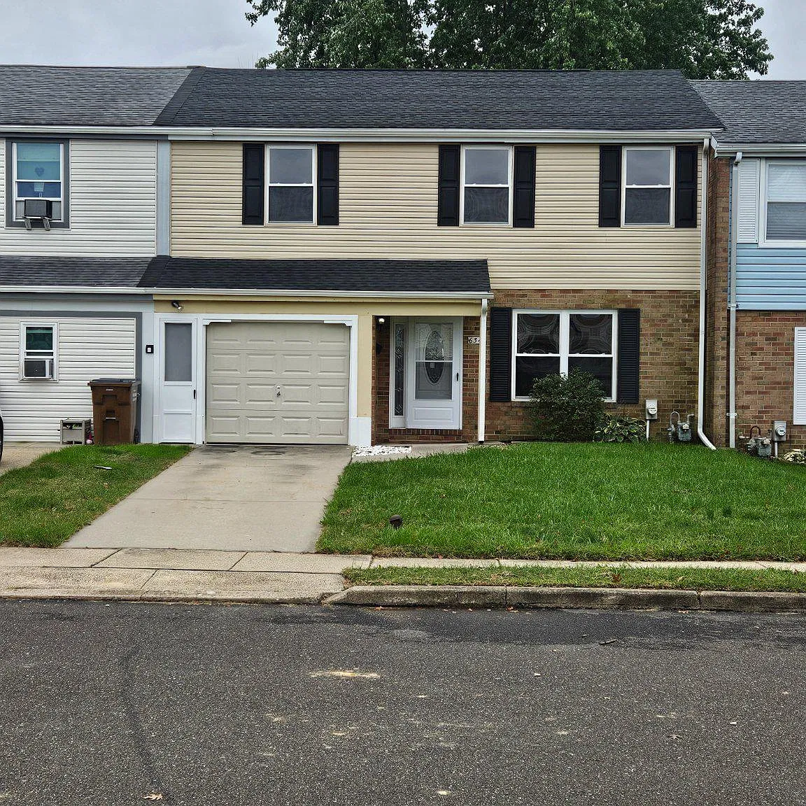 3 bed, 2.5 bath, 1988 sqft, $2,700 — Photo 1