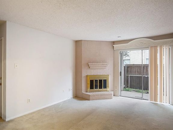 3rd image of 3919 Fairmont Pkwy APT 221