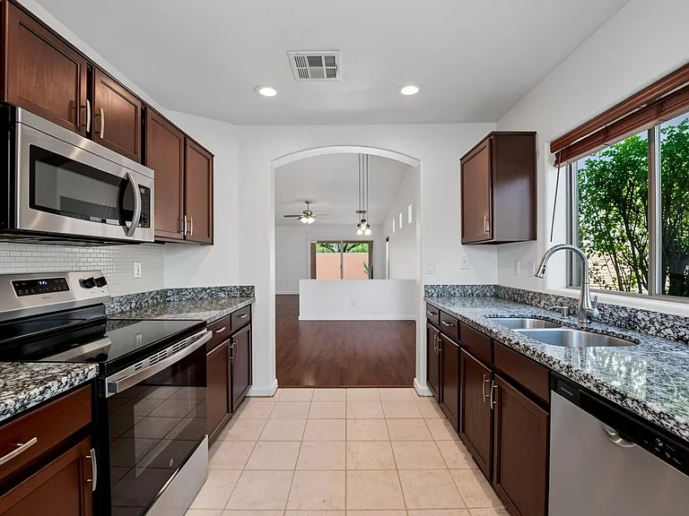 4420 E High Point Dr — Photo 8