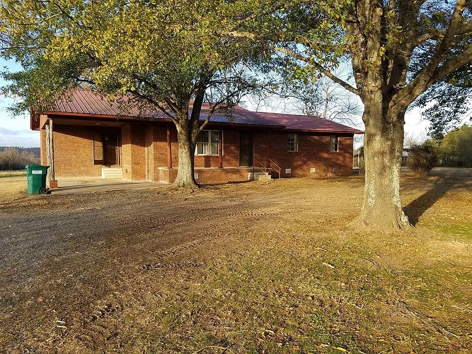 Front yard with large Oaks