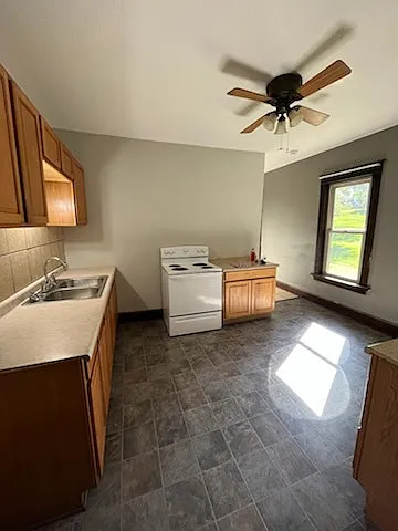 447 Dayton St #RIGHT 447 — Photo 18