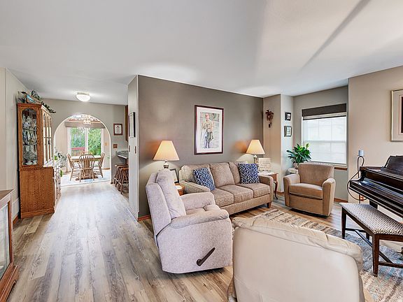 4th image of 1235 Angus Rd