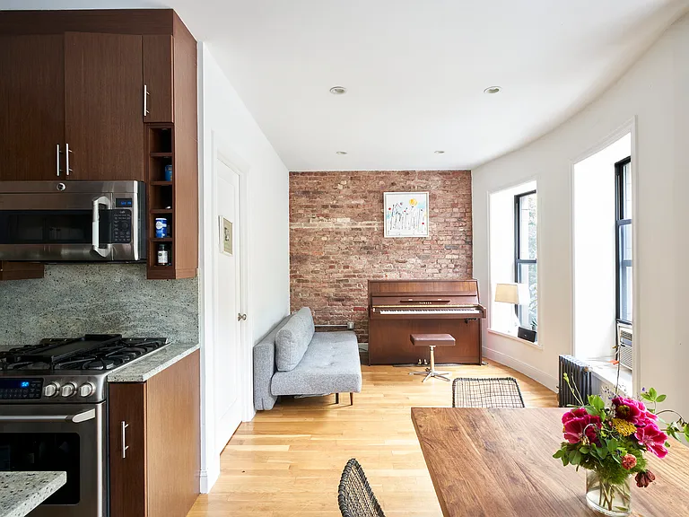 38 Stuyvesant St #4 — Photo 1