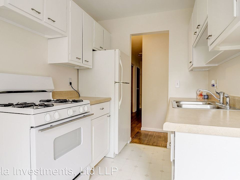 1st image of 718 University Ave SE APT 8