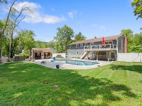 9 Glen Gray Rd, Oakland, NJ 07436