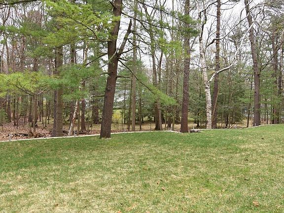 4th image of 1 Livingston Dr