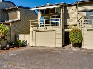 327 Country Club Rd, Eugene, OR 97401