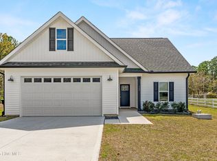 522 Sound Rd, Holly Ridge, NC 28445