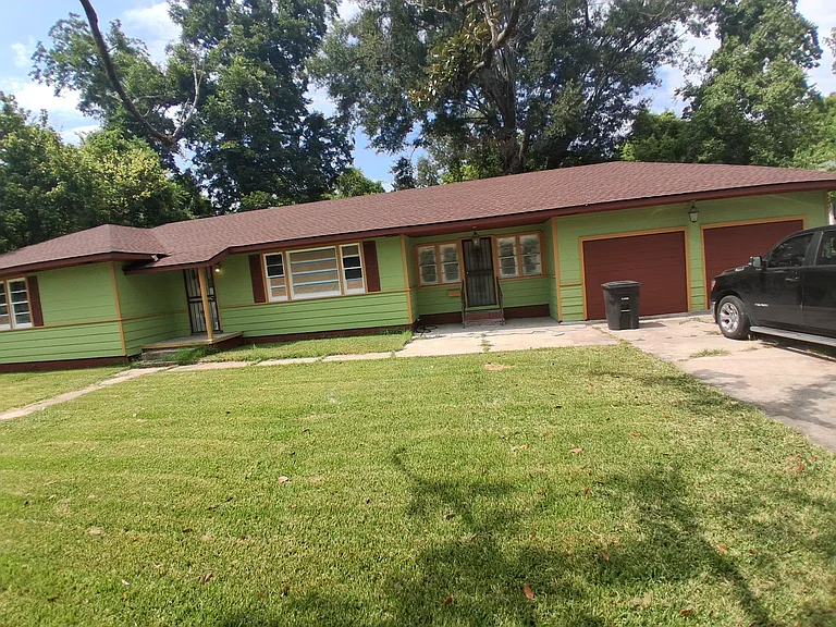 3333 Byron St — Photo 2