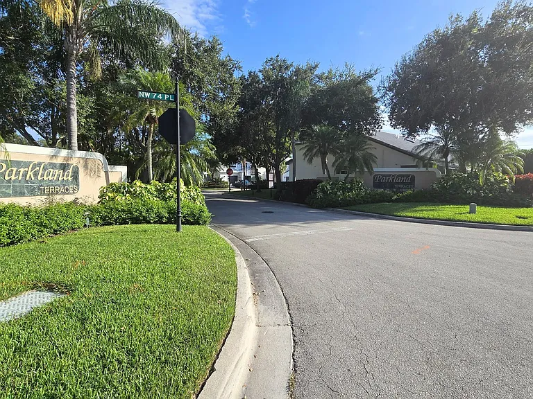 6241 NW 74th Ct — Photo 24