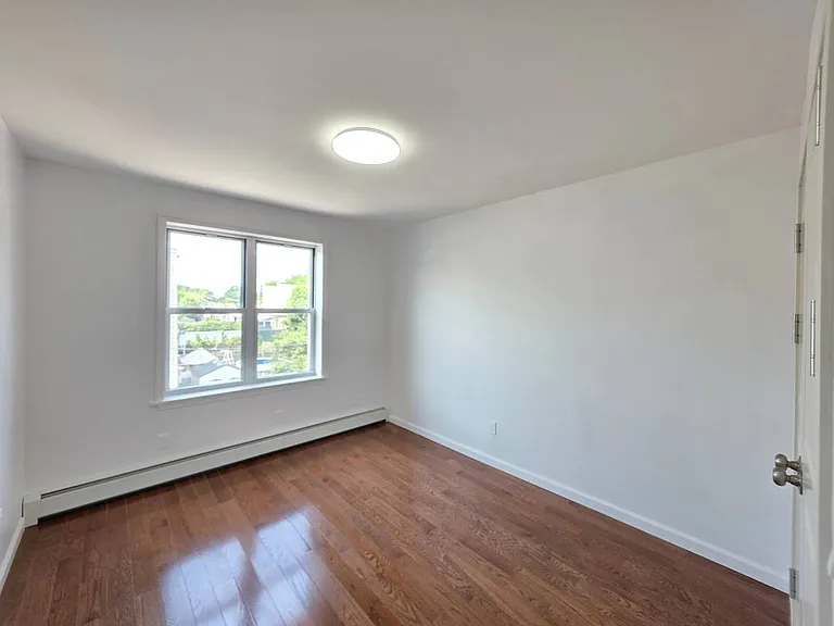 1418 Bath Ave #2-F — Photo 3