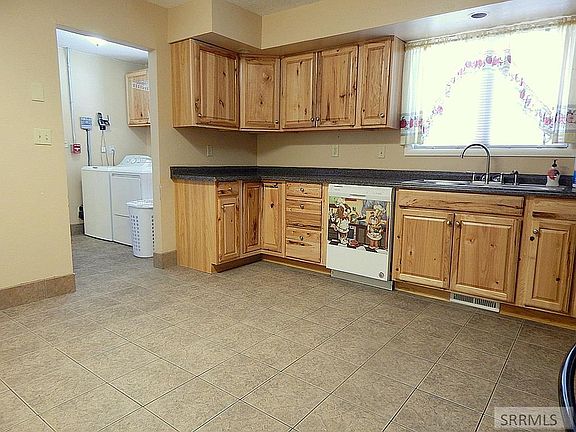 3rd image of 762 Vassar Way
