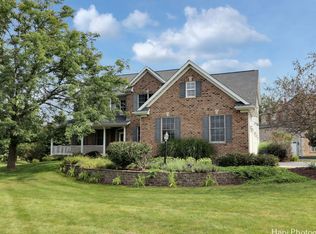 302 Calloway Ct, Poplar Grove, IL 61065