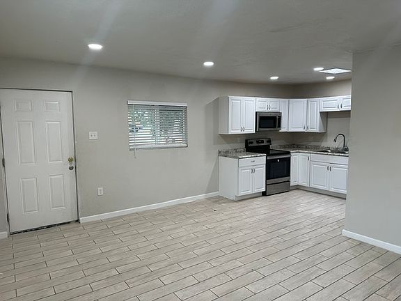 5th image of 2111 E Sunland Vis
