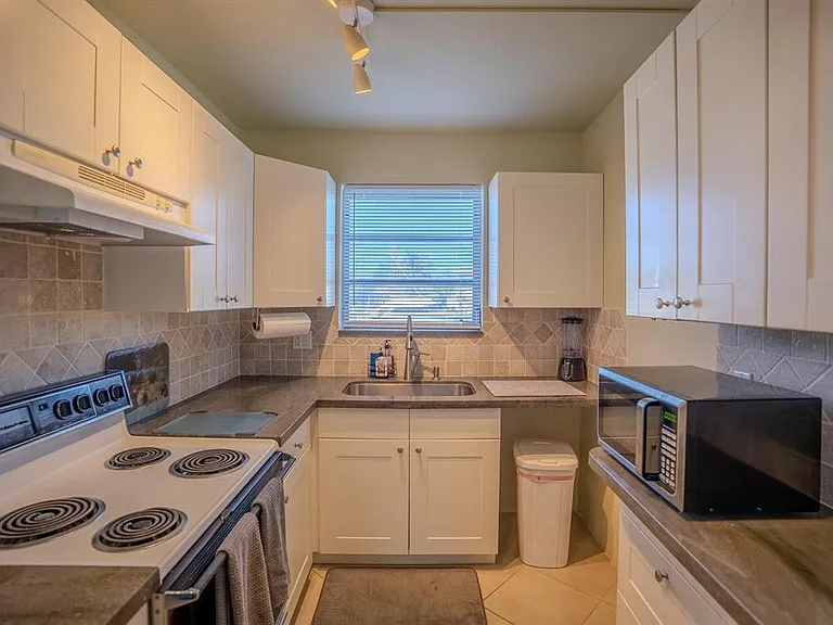 2731 NE 14th St #138 — Photo 8