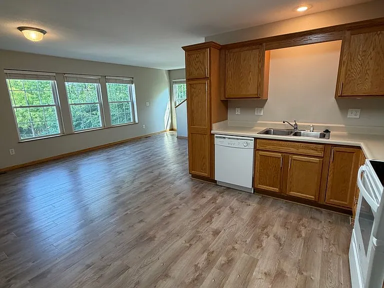 1123 SE Village View Ln — Photo 9