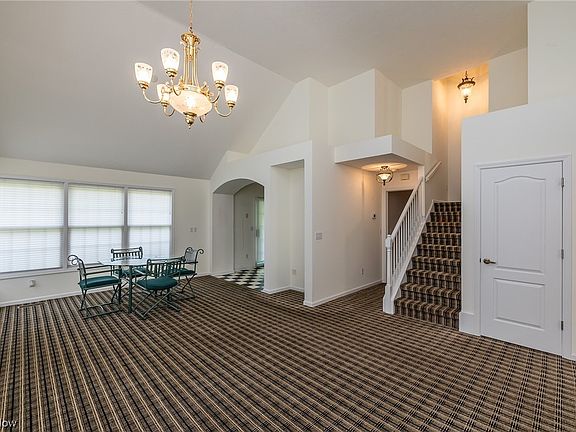 4th image of 228 Greenward Way S