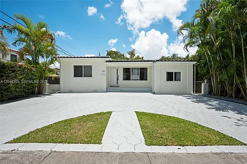 4220 SW 14th St Photo 1