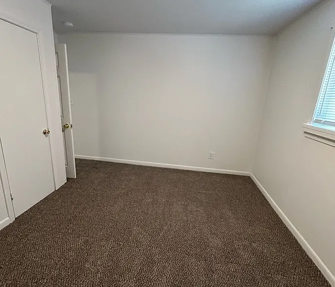 82 Harvey Pl — Photo 6