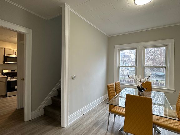 5th image of 876 Woodbine Ave