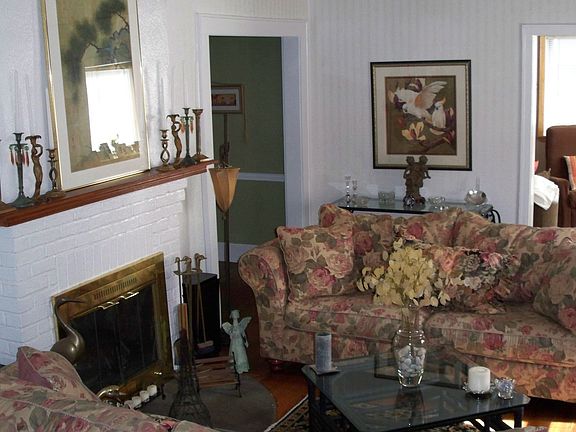 4th image of 96 Stratford Ave