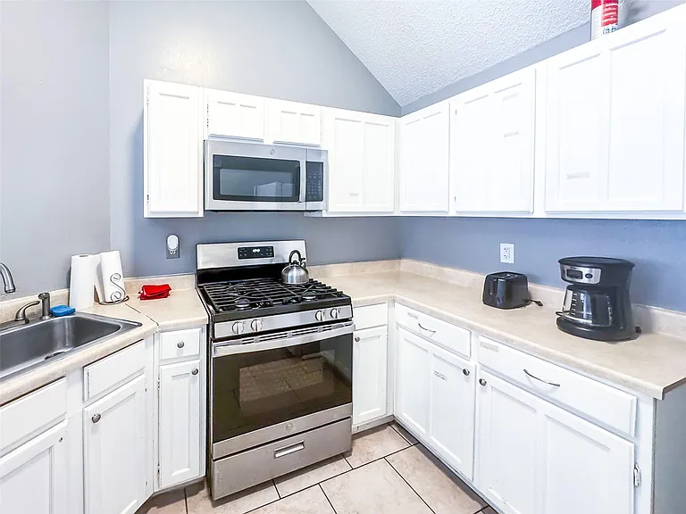 18579 N Lyford Dr — Photo 11