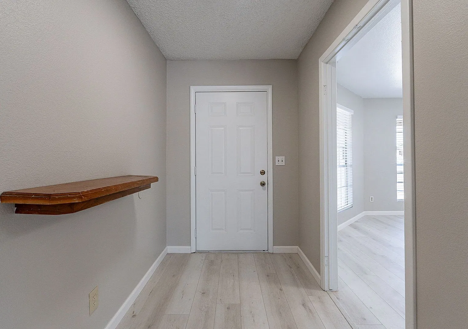 Complete Upgrade 3 Bed 2 Bath in Great Area! — Photo 3