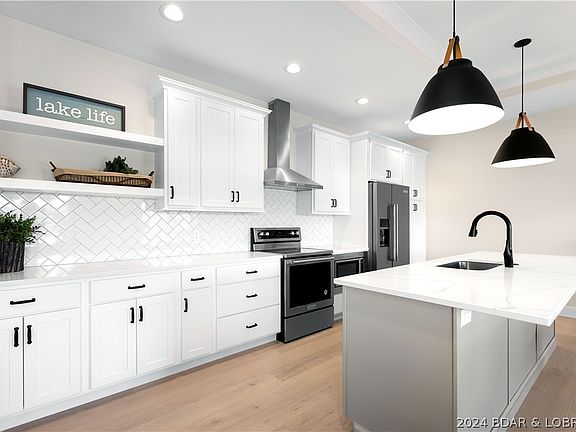 3rd image of 351 Mission Bay Dr