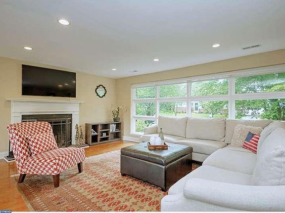 5th image of 7 Holly Ln