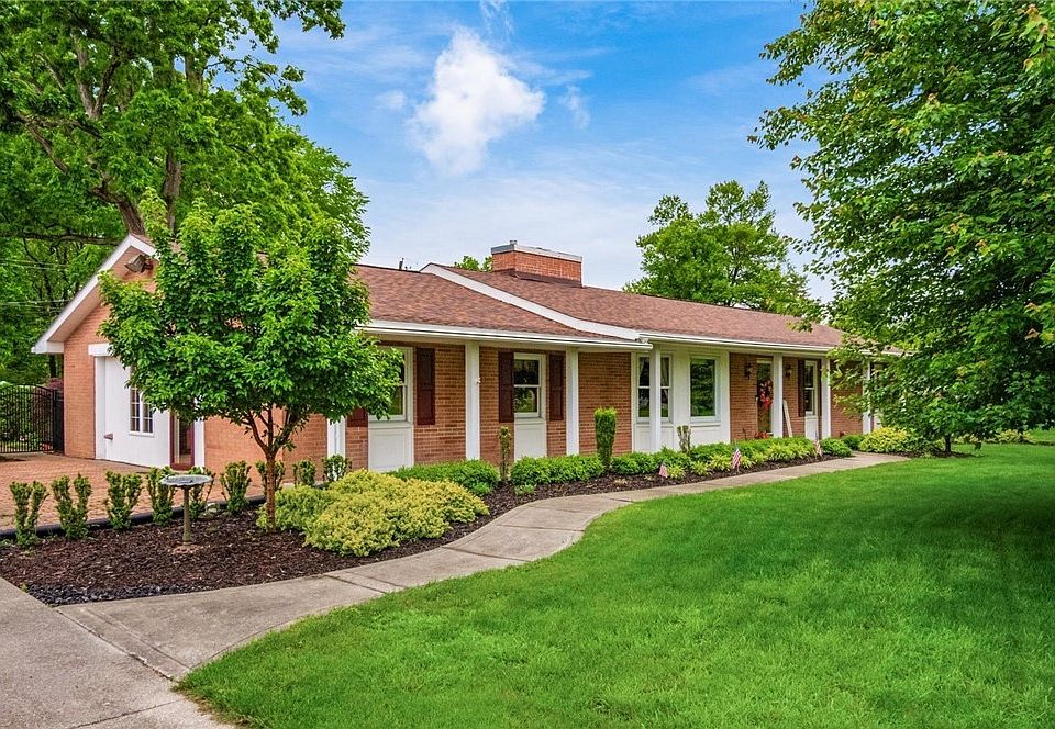 1st image of 2617 Center Dr