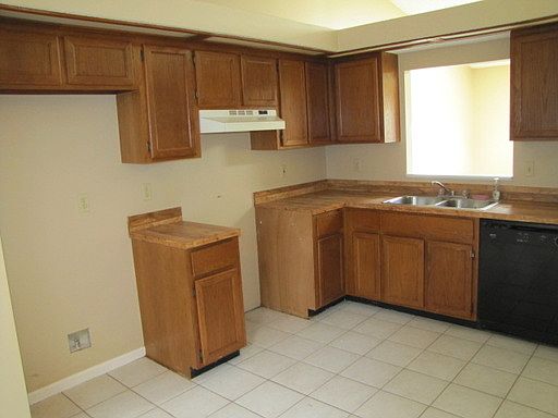 4th image of 3201 Trishas Ct