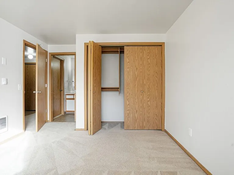 102-Mountain View Apts — Photo 21