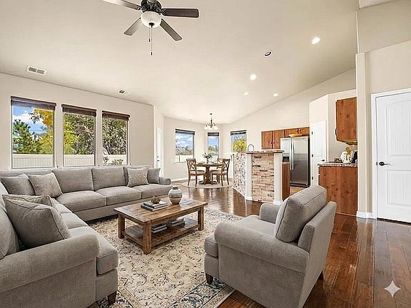 5th image of 448 Donogal Dr
