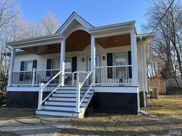 416-1 Lake Rd, Wyckoff, NJ 07481