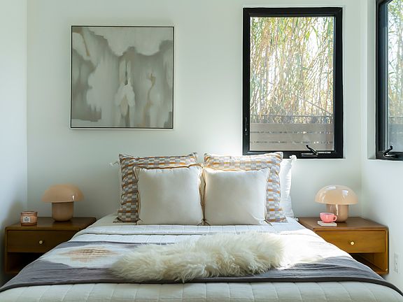 2nd image of 466 W Washington Blvd #468B