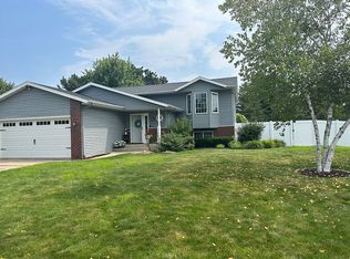 3521 Briarcrest Dr, Eau Claire, WI 54701