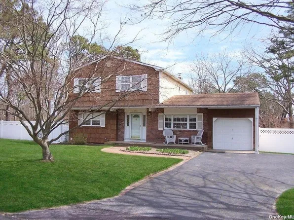 271 Bridgeport Avenue, Medford, NY 11763