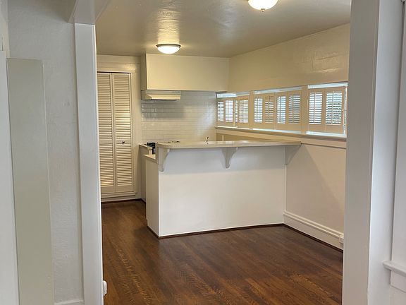 5th image of 6605 La Jolla Blvd