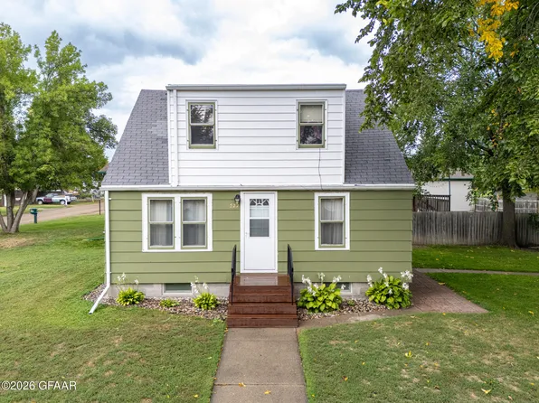 522 Conklin Ave, Grand Forks, ND 58203