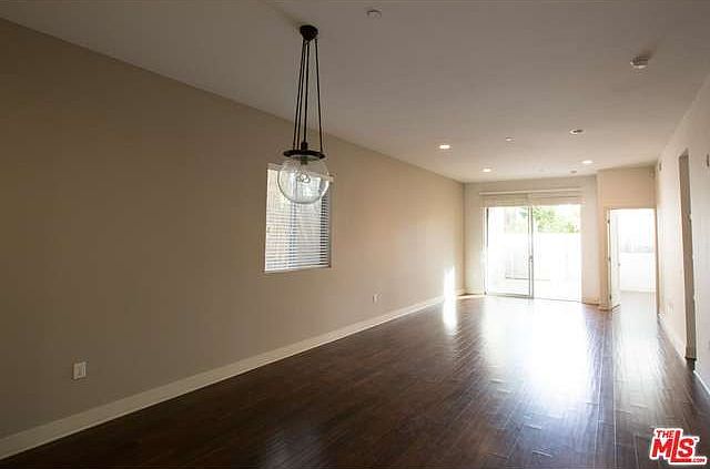 1st image of 4211 Redwood Ave Unit 112