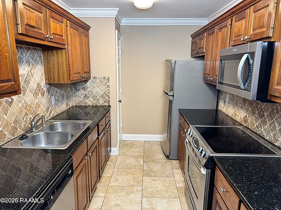 3rd image of 112 Hillside Dr APT 10